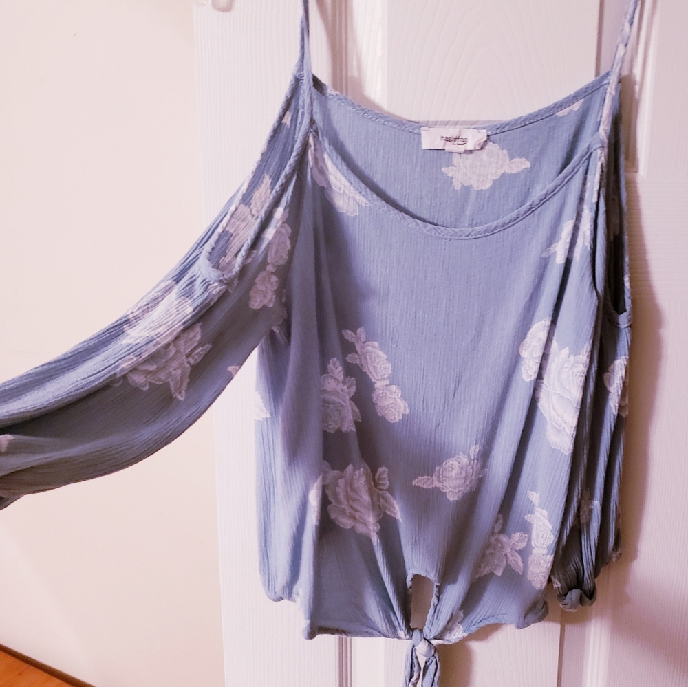 Cold Shoulder Top EUC Size XS